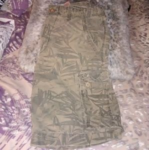 Mens American Eagle cargo shorts! Size 32!